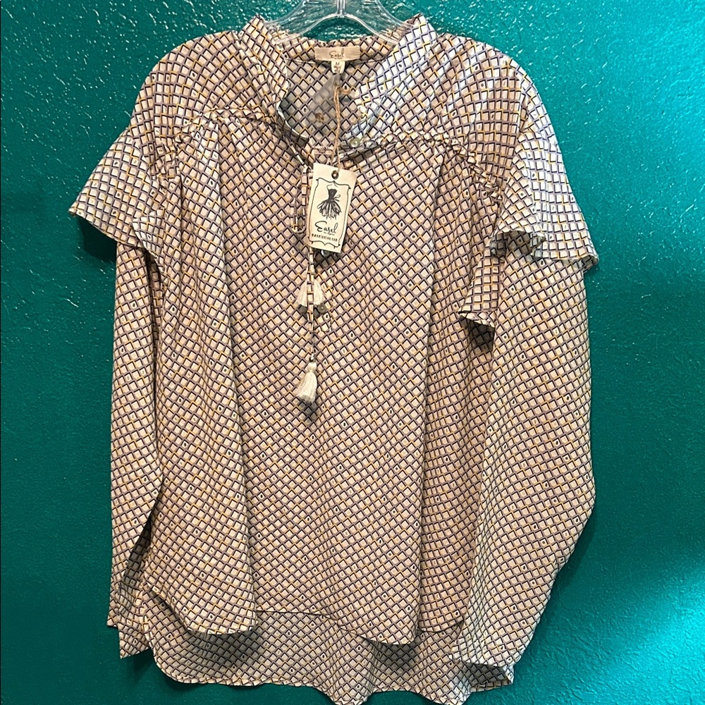 Easel BOUTIQUE Geometric Patterned Top NWT